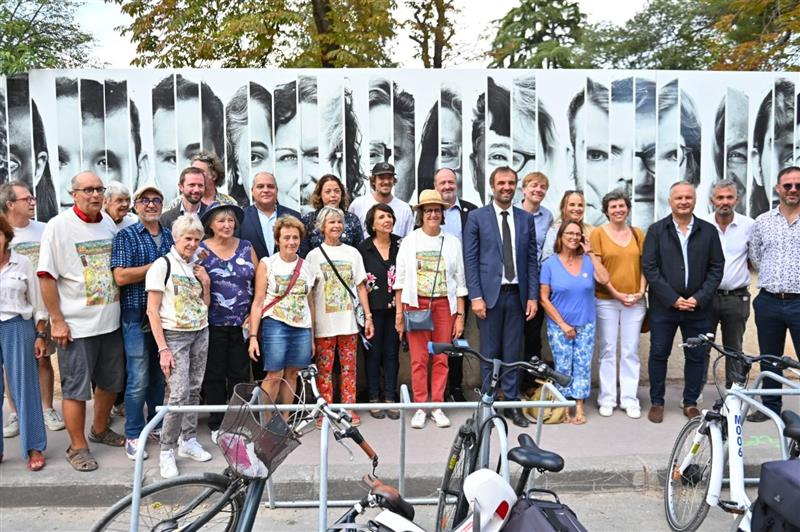 photo de famille pour les 20 ans du parc