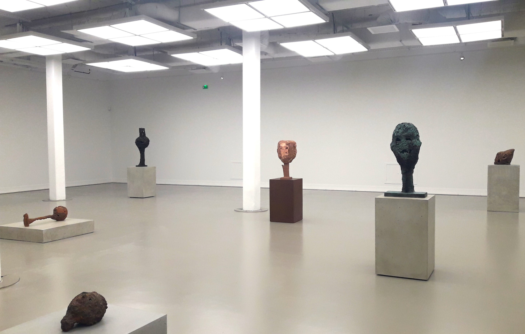 Salle de sculptures de l'exposition