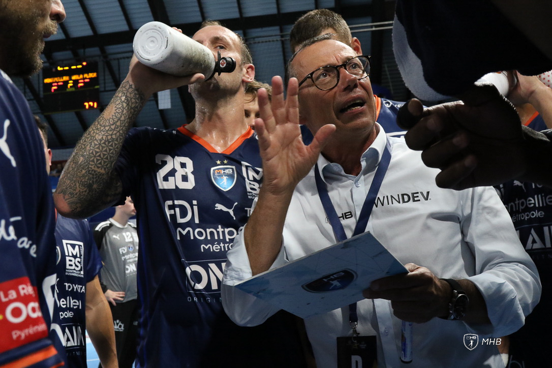 Patrice Canayer lors d'un temps mort en match