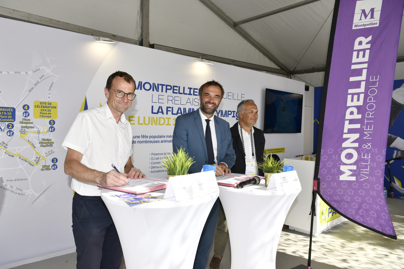 Michaël Delafosse, Maire de Montpellier et Président de Montpellier Méditerranée Métropole, Christian Assaf, vice-président délégué aux Sports et Michel Callot, président de la FFC, lors de la signature de la convention