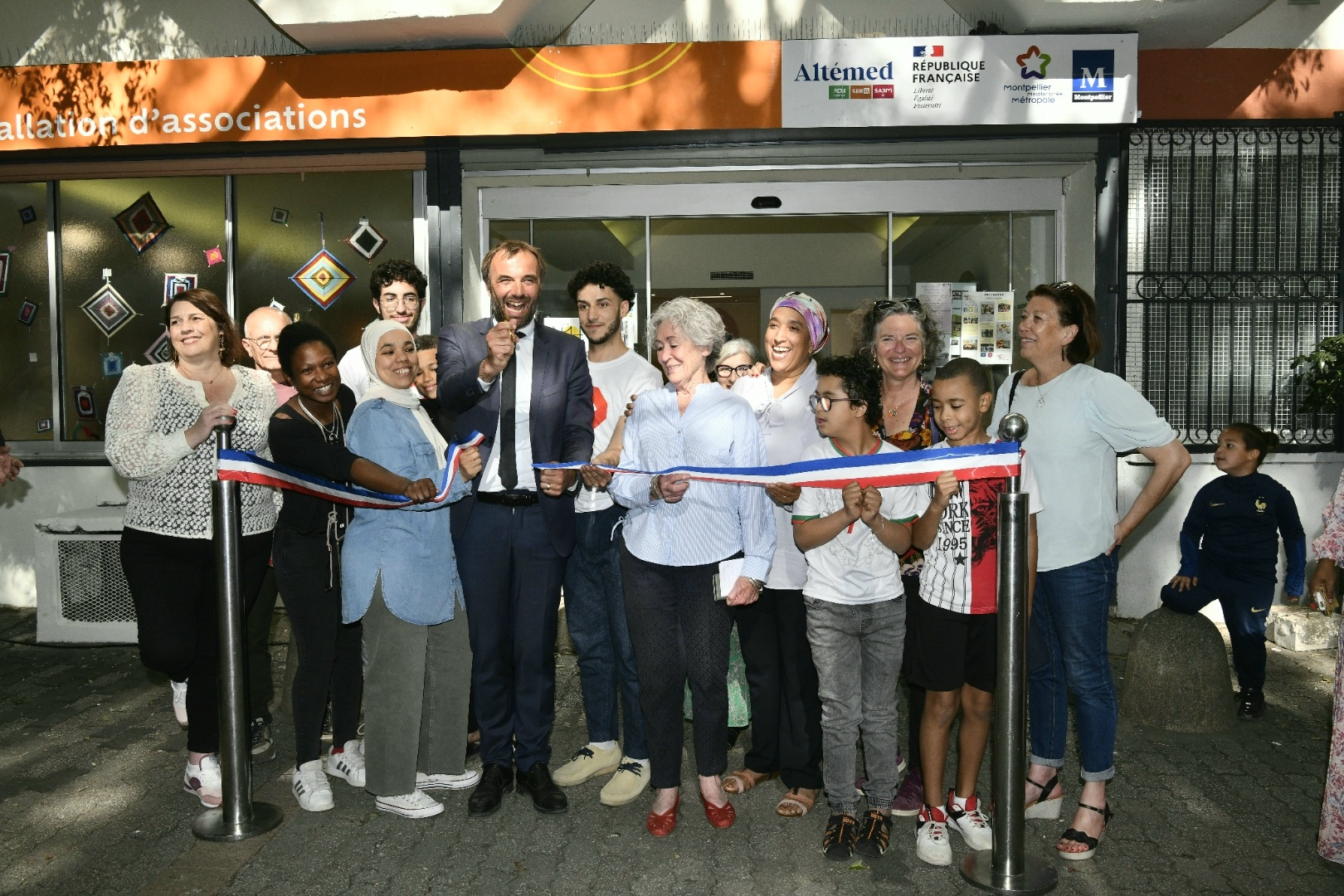 Inauguration du local associatif partagé par Michaël Delafosse, aux côtés des élus et des responsables associatifs