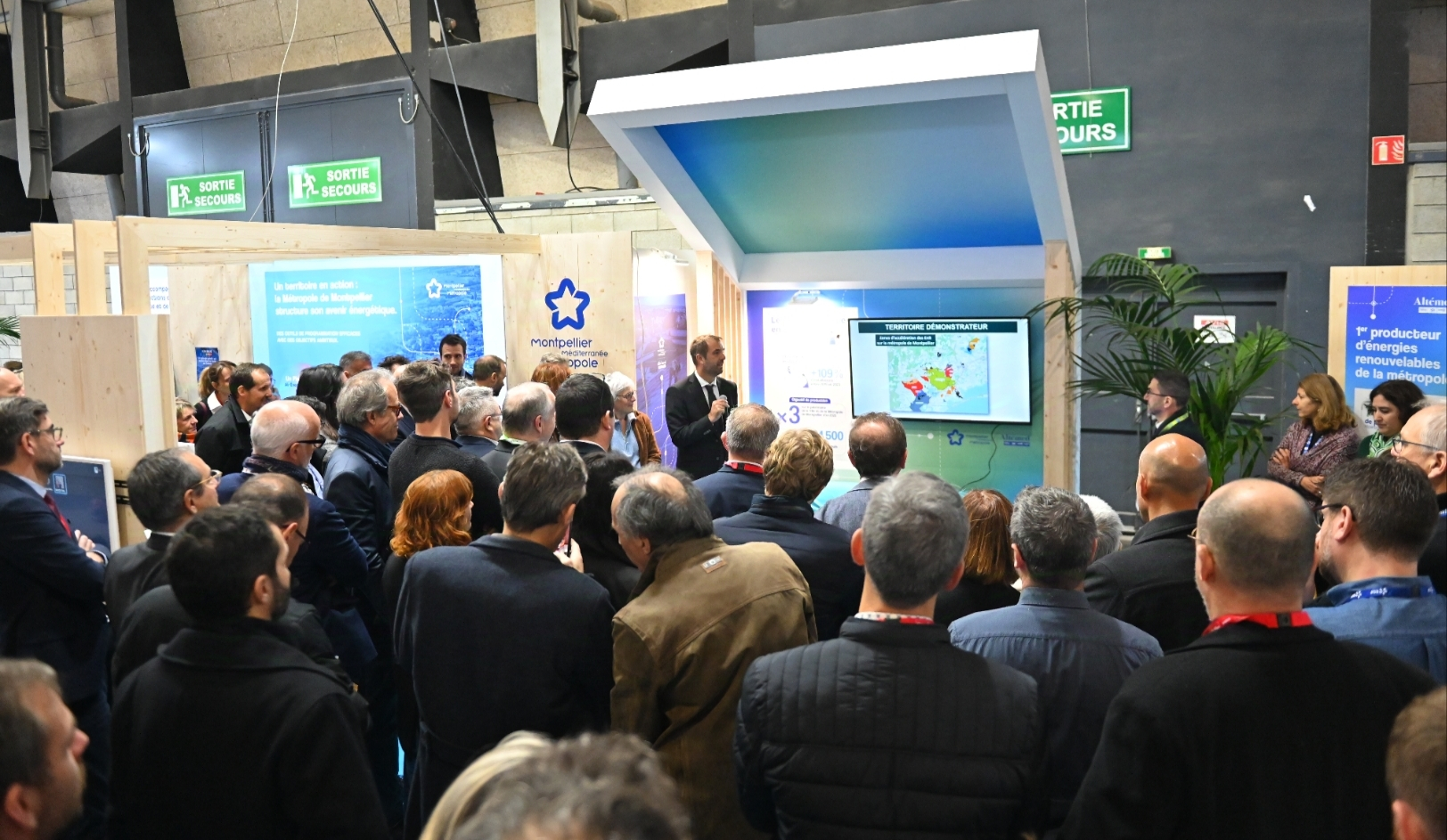 Lancement du cluster des énergies renouvelables par Michaël Delafosse sur le stand de la Métropole 