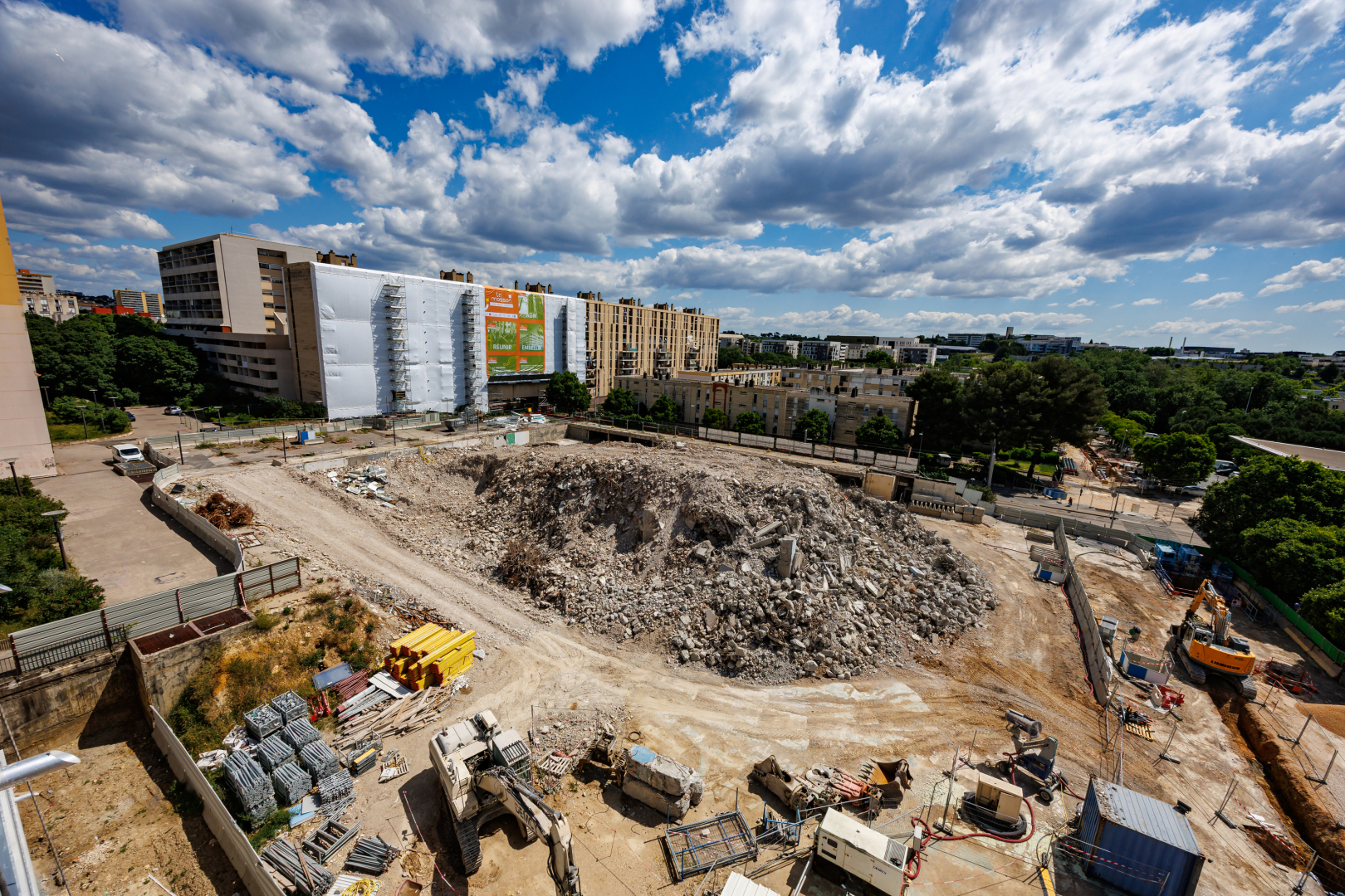 Après la démotion de la Tour d'Assas à la Mosson, c'est au tour de l'arche Mercure 