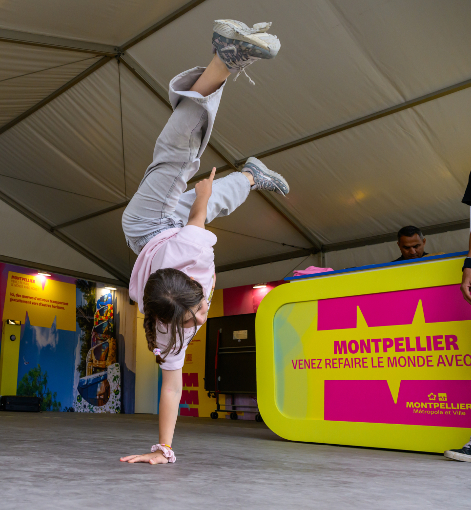 démonstration et atelier breakdance sur le stand de la Ville et de la Métropole de Montpellier