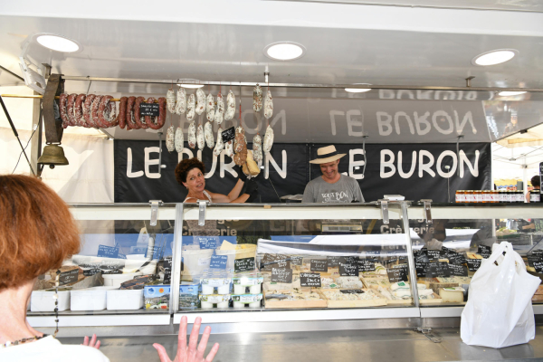 Etal du fromager au marché Tastavin