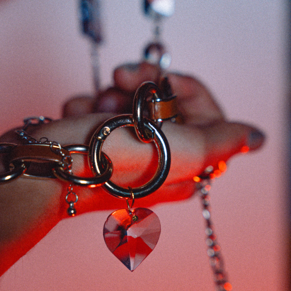 Un des bijoux upcyclés d'Eléa, de la marque SØRORE
