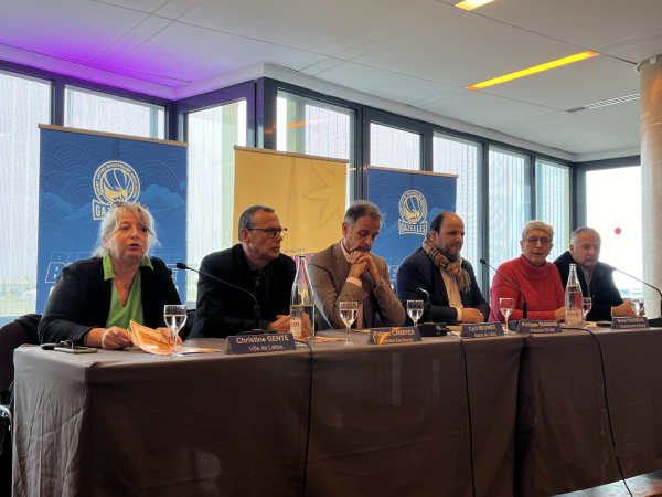 Cyril Meunier, maire de Lattes, et Philippe Sebbane, président du BLMA, entouré par les partenaires de l'évènement 