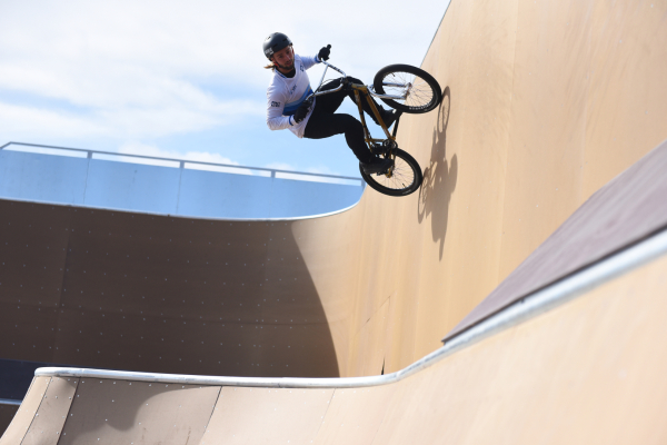 Anthony Jeanjean, triple champion d'Europe de BMX Freestyle sur le skatepark de Grammont 