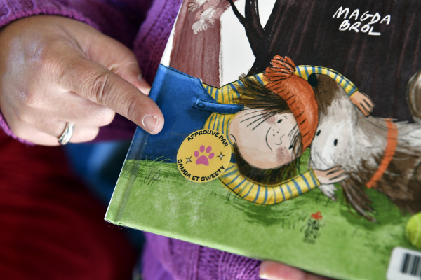 Lire avec le chien