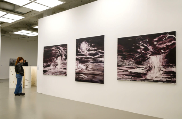 Triptyque huile et technique mixte sur des apparitions inexpliquées dans le ciel