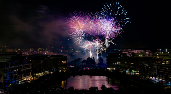 Feu d'artifice de Montpellier, tiré depuis le parc Georges Charpak, le 14 juillet 2023