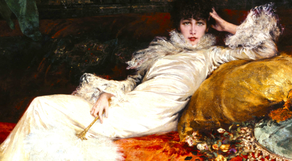 Portrait de Sarah Bernhardt couchée sur un canapé par Georges Clairin