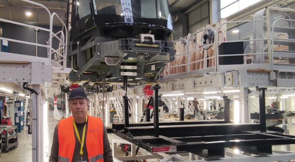 Stéphane Poncet chez le constructeur CAF à, Bagnères-de-Bigorre